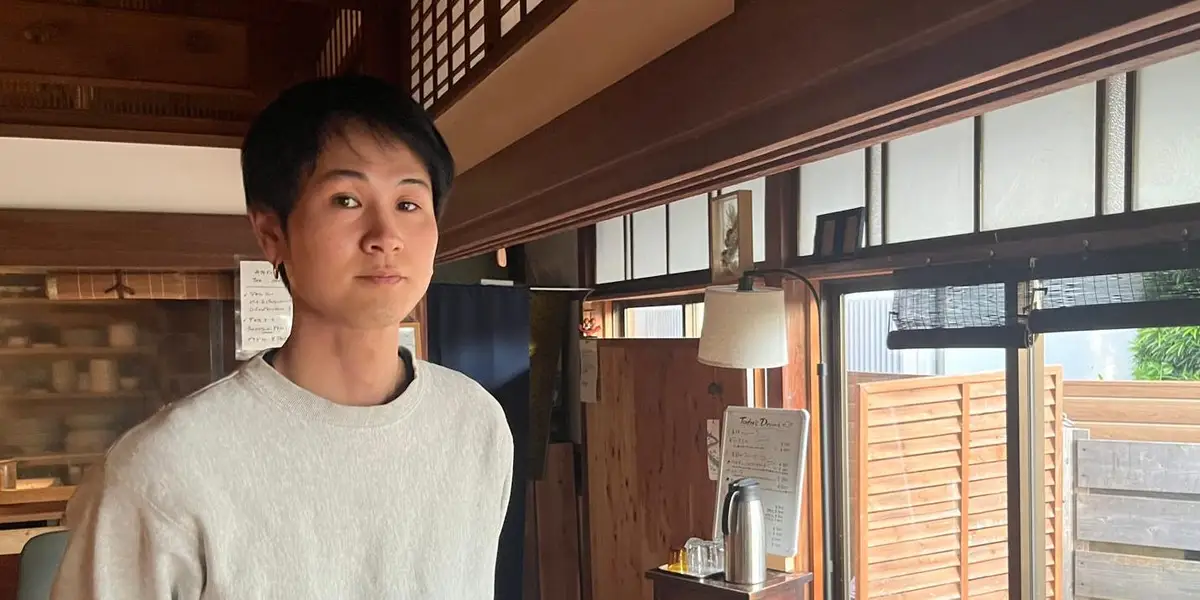 Il a rénové la vieille maison de sa famille au Japon et l'a transformée en café