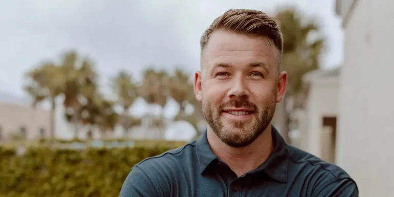 Je suis un agent immobilier dont l&rsquo;activité secondaire est de gérer un café