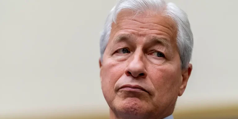 Jamie Dimon de JPMorgan se lance à nouveau dans le travail à distance, les gourous de la FMH ne sont pas d&rsquo;accord