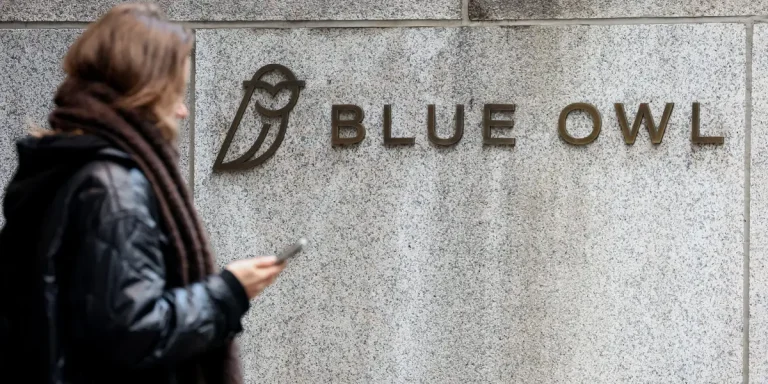 Blue Owl double ses investissements dans les infrastructures d’IA