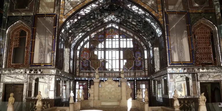 Des photos montrent les dégâts causés au palais du Golestan après les frappes iraniennes