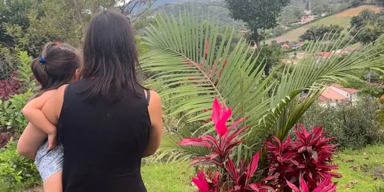 J&rsquo;ai déménagé du Texas vers la Colombie. La vie est moins chère et nous avons une communauté ici.