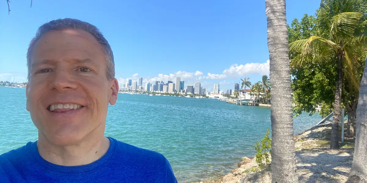 J'ai quitté New York pour Miami à 58 ans : j'ai pris une retraite anticipée grâce à des économies inattendues