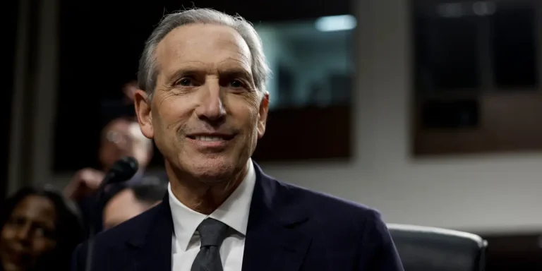 Le milliardaire Howard Schultz abandonne la côte ouest pour Miami