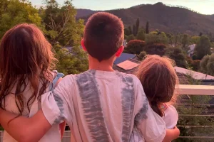 Les enfants sont passés d’une petite école à une école de grande ville ; s&rsquo;est étonnamment bien passé