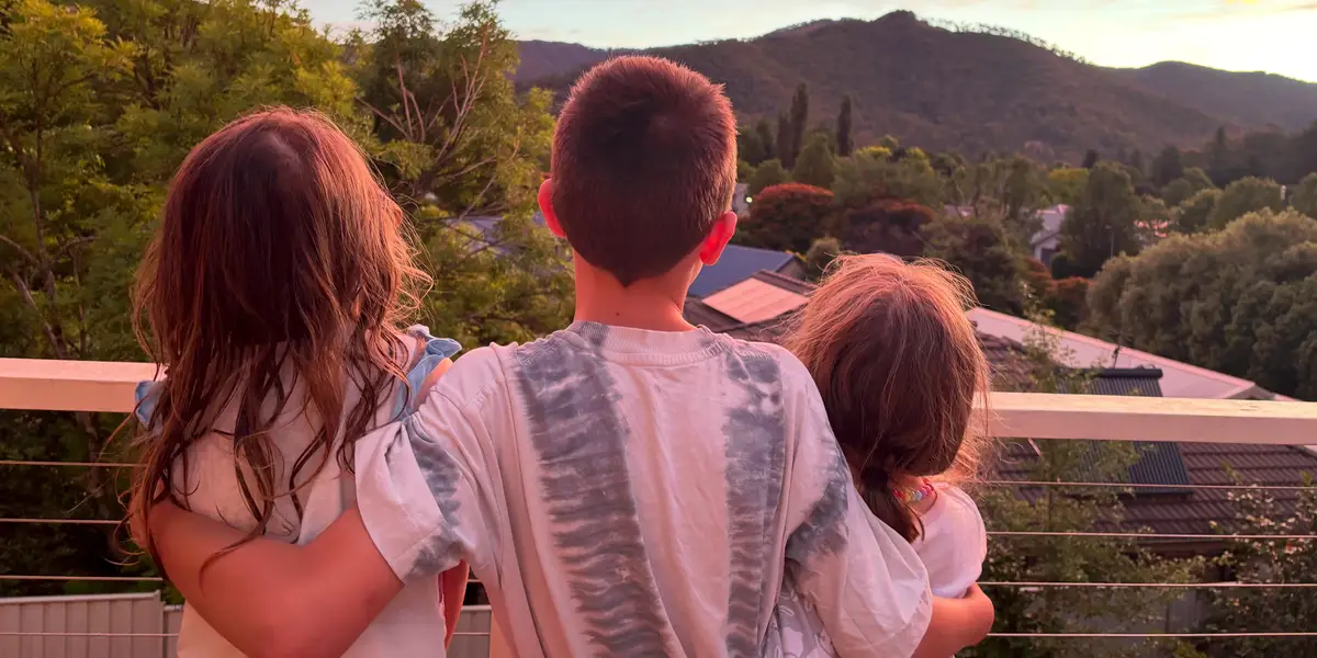 Les enfants sont passés d’une petite école à une école de grande ville ; s'est étonnamment bien passé