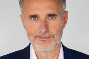 Les managers de BNY apprennent à diriger des équipes composées à la fois d&rsquo;humains et d&rsquo;agents IA