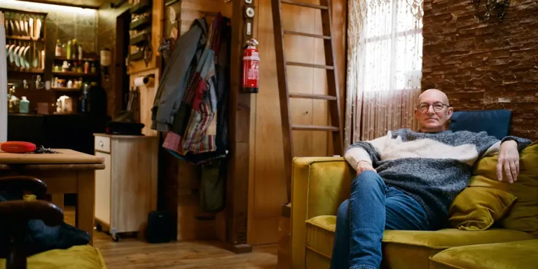 Ma femme et moi avons construit une petite maison dans la soixantaine : ça vaut le coup de vivre sans hypothèque