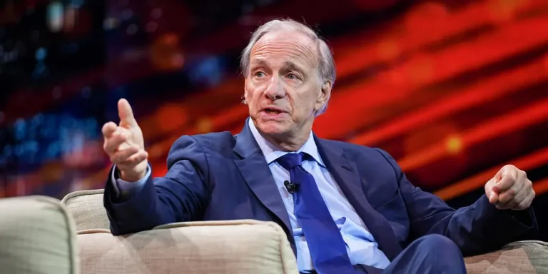 Nous avons testé le clone IA de Ray Dalio, il a commis des erreurs étranges et merveilleuses