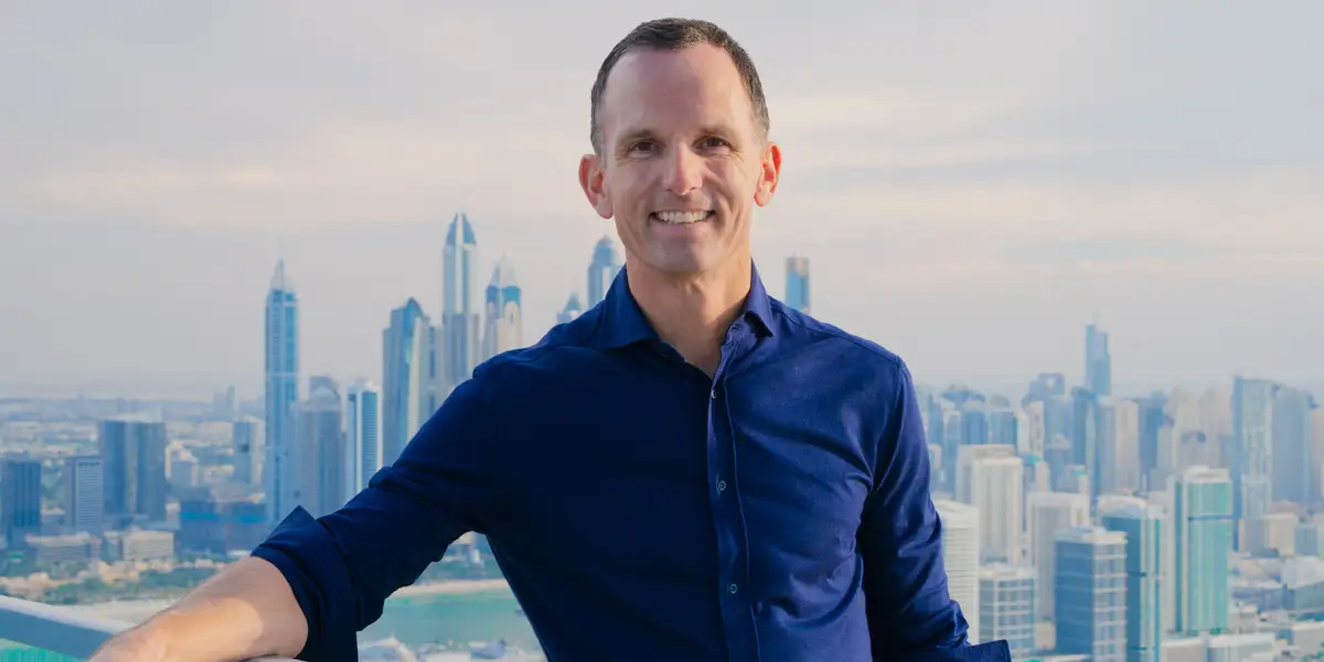 Un milliardaire a vécu sur 6 continents. Pourquoi il a choisi 2 endroits pour s'installer.