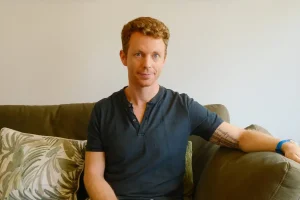 Il a quitté SF pour Singapour et est prêt à renoncer à son passeport américain