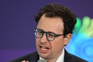 Anthropic vient de lancer des outils d&rsquo;agent IA pour bouleverser le travail financier