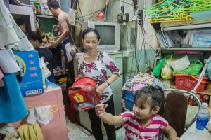 De minuscules espaces de vie et des micro-appartements mettent en évidence la crise mondiale de l&rsquo;abordabilité