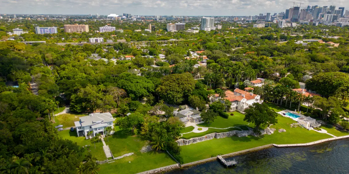 Découvrez la vie à l'intérieur du quartier de Miami qui attire des milliardaires