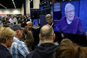 J&rsquo;étais dans la chambre pour l&rsquo;interview surprise de Warren Buffett au Berkshire Meeting