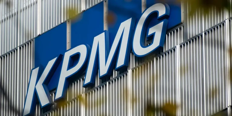 Le tableau de bord KPMG suit l'utilisation de l'IA par les employés. Les travailleurs disent qu'il est facile de jouer.

