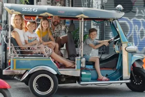 Une famille américaine a déménagé en Thaïlande avec de jeunes enfants ; Plus de temps ensemble