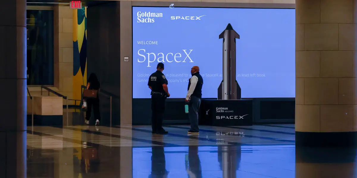 Goldman Sachs et Morgan Stanley décorent leurs lobbys avec SpaceX Gear