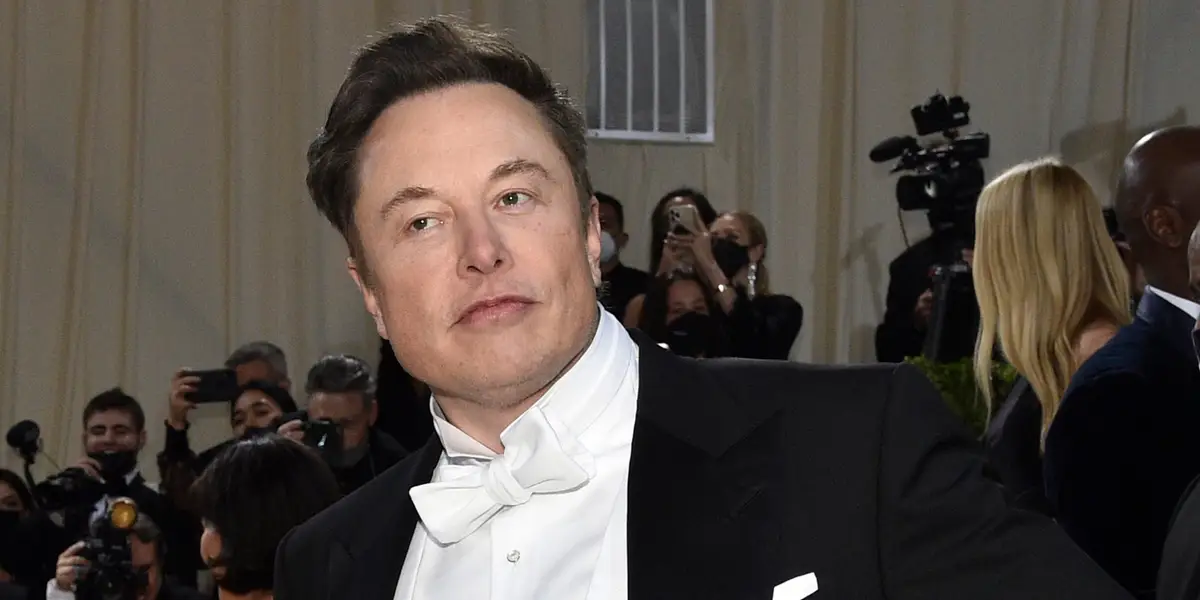 La valeur nette d'Elon Musk tombe en dessous de 1 000 milliards de dollars alors que les actions de SpaceX chutent