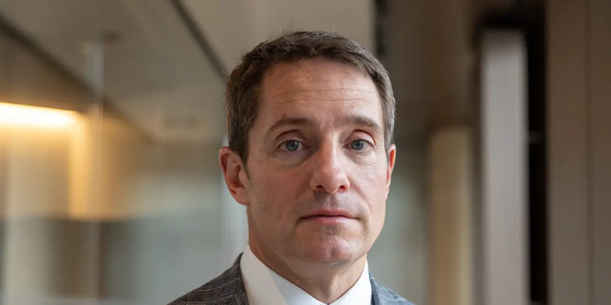 Les pertes d’emplois dans l’IA pourraient faire baisser les stocks et faire du revenu de base une réalité : Carson Block