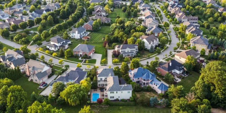 Les prix des logements pourraient bientôt baisser en raison des changements démographiques aux États-Unis, selon MBA
