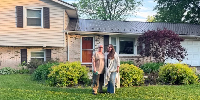 Ma mère vieillissante a acheté une maison pour vivre avec moi et mon mari

