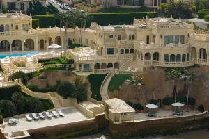 Un milliardaire a construit son propre Versailles. Il se vend maintenant pour 87,5 millions de dollars