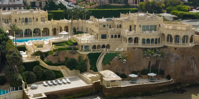 Un milliardaire a construit son propre Versailles. Il se vend maintenant pour 87,5 millions de dollars
