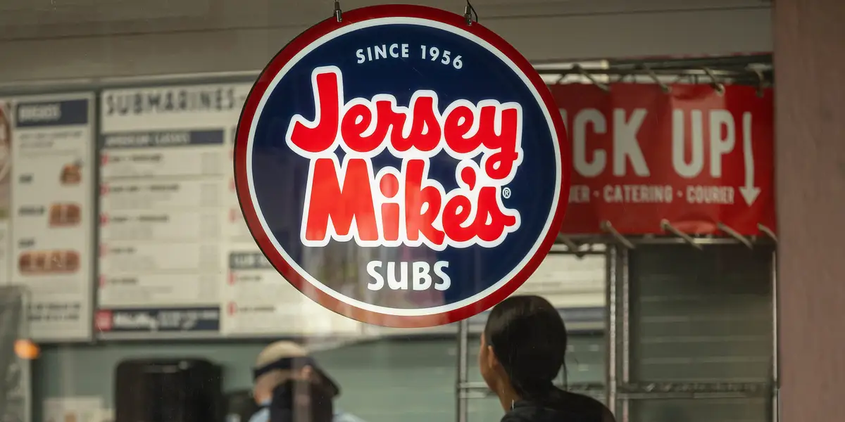 Dépôt d'introduction en bourse de Jersey Mike : plans d'expansion et un avion à réaction de 41 millions de dollars