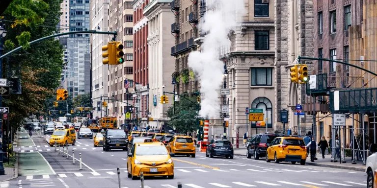 A déménagé à New York pour un travail de rêve, mon partenaire n'est pas venu avec moi ; Élaboré

