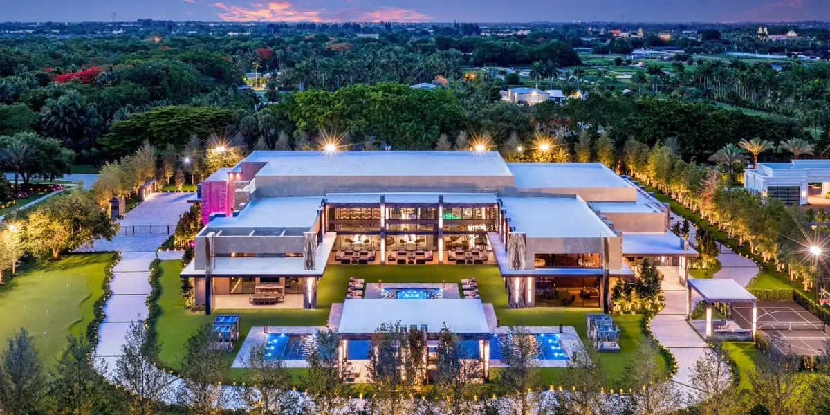 À l'intérieur du manoir de Floride inspiré de James Bond, d'une valeur de 85 millions de dollars