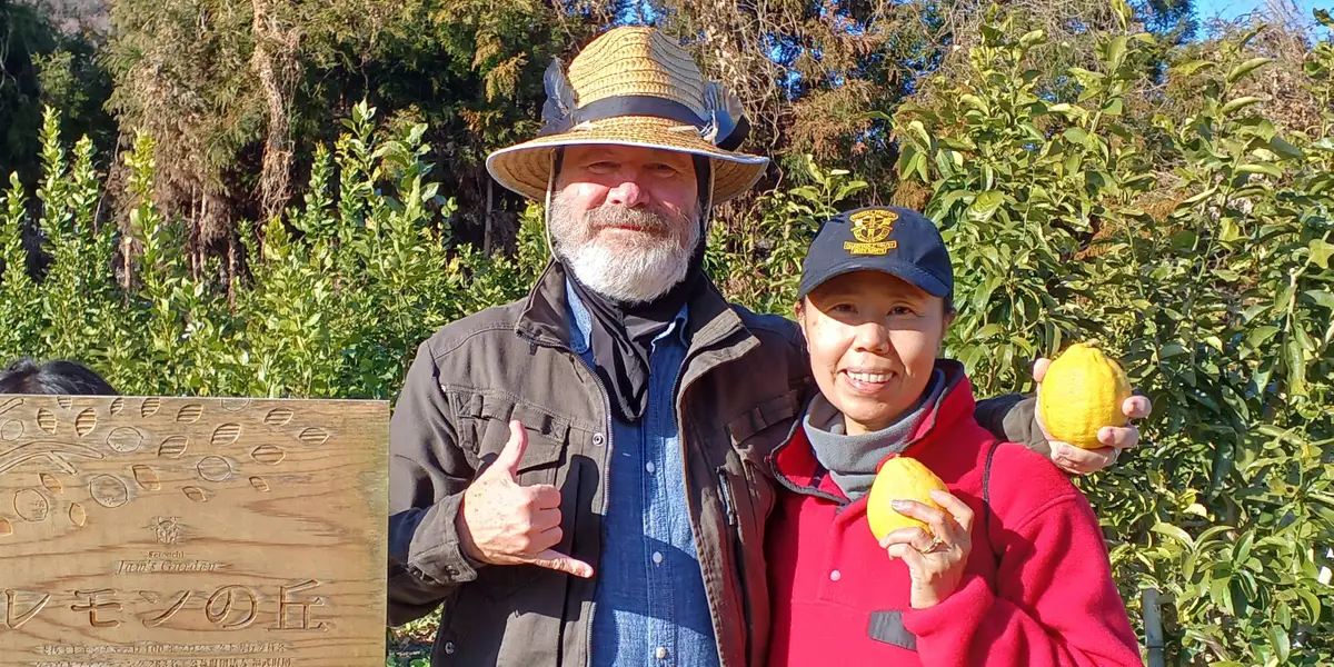 Ayant quitté Hawaï, ils ont déménagé dans le Japon rural et ont acheté une maison de 25 000 $