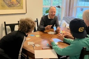 Dans la quarantaine, je vis dans une maison avec mes parents et mes enfants ; Idéal pour tous