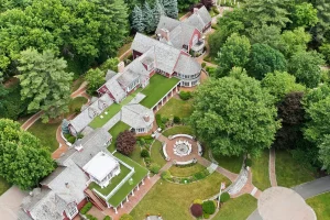 Découvrez l&rsquo;intérieur de la maison du fondateur de Yankee Candle qui s&rsquo;est vendu bien en dessous de la demande