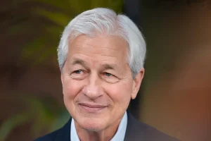 Dimon affirme que l’IA a réduit de 40 % les emplois dans certaines régions