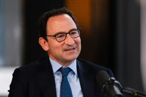 Jon Gray explique aux stagiaires de Blackstone la « formule gagnante » pour réussir