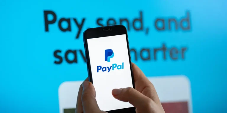 Les actions de PayPal augmentent suite aux rapports sur l'offre d'acquisition de Stripe et Advent
