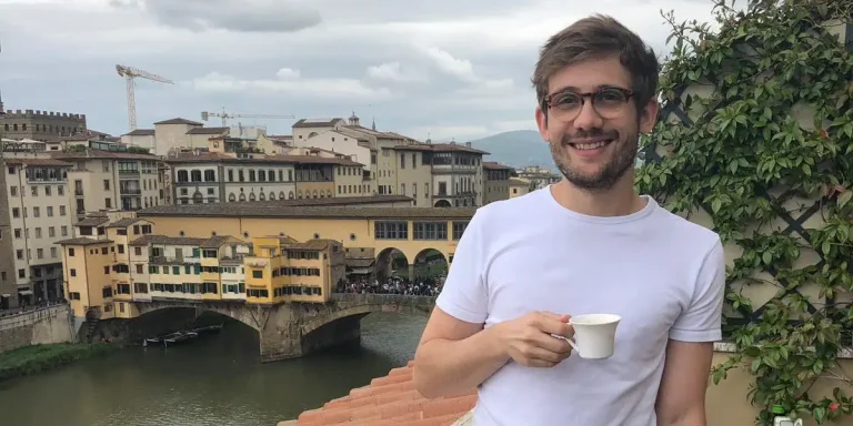 Sa startup d'IA a un fossé littéral : un château pour un bureau
