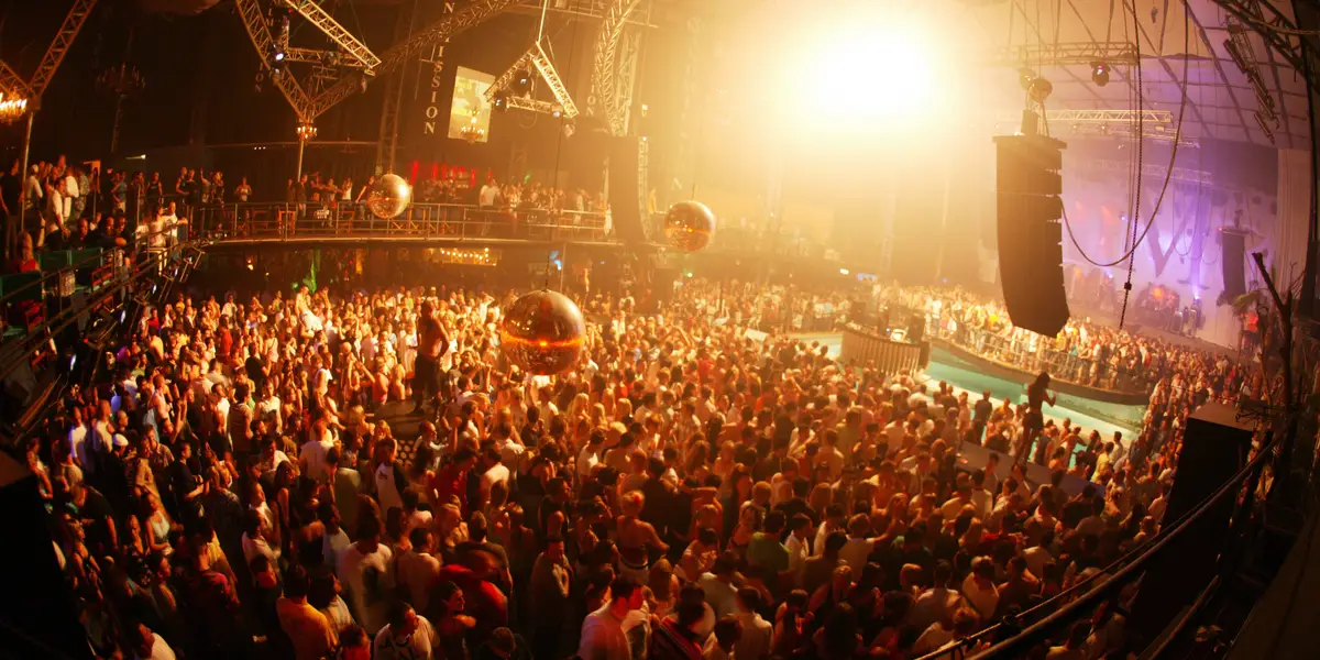 À l'intérieur du club d'Ibiza où Ray Dalio a célébré son 77e anniversaire