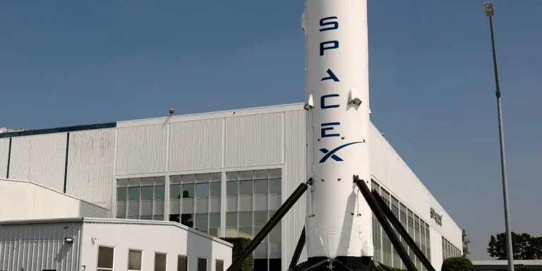 Le fonds norvégien Wealth Fund révèle un investissement de 1 milliard de dollars dans SpaceX
