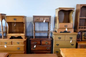 Les designers d&rsquo;intérieur partagent des choses à ne pas faire lorsqu&rsquo;ils recherchent des meubles