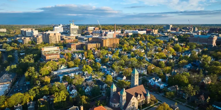 Les meilleures villes universitaires où la vie tourne autour de leurs universités
