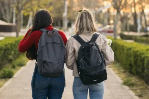 Ma famille a déménagé, mais laissez-moi rester derrière ; Vivre avec la famille de mon ami