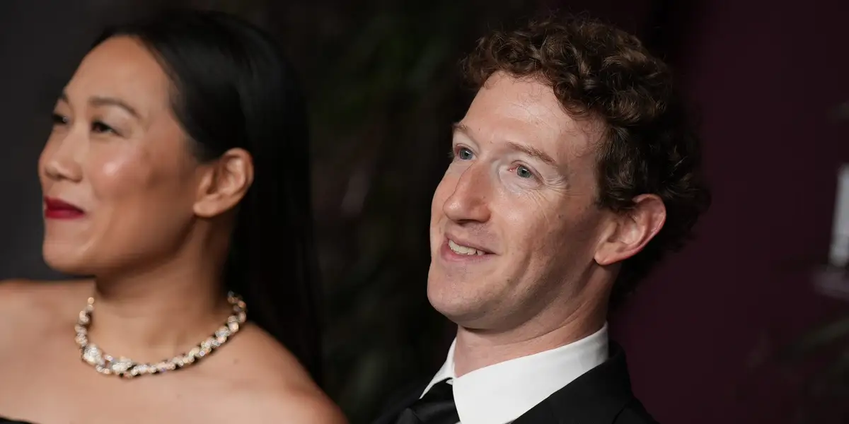 Mark Zuckerberg est le roi… d'un château irlandais près d'un méta-bureau