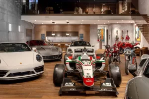 Pourquoi les riches achètent des « condos de voiture » ​​pour leurs collections
