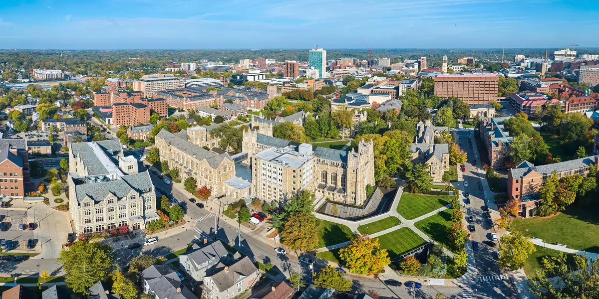 À quoi ressemble la vie à Ann Arbor, l'une des meilleures villes universitaires d'Amérique