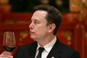 Elon Musk dit qu&rsquo;il vit dans une caravane tout en supervisant les plans XAI