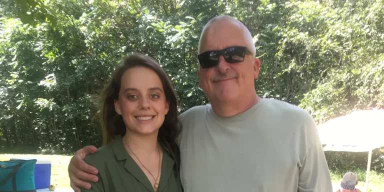 A vécu avec ses parents pendant ses études de droit ; J'ai déménagé mais ça me manque
