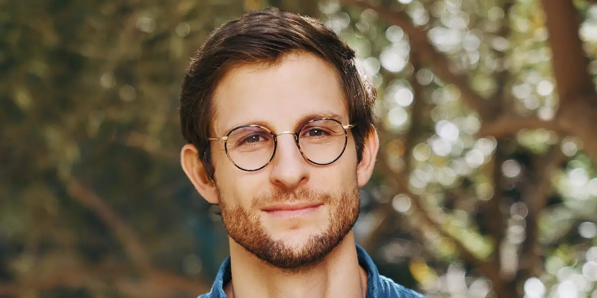 Aaron Jacobson, partenaire de la NEA, se prononce sur l'ouverture et la fermeture