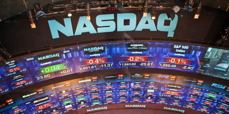 Anthropic sélectionne le Nasdaq pour son introduction en bourse au milieu des préoccupations liées aux risques liés à l'IA
